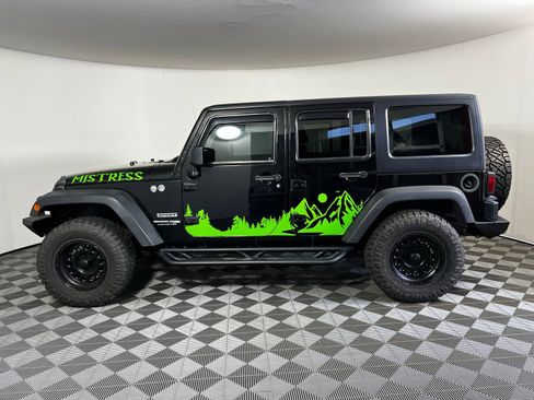 Used 2018 Jeep Wrangler Unlimited Sport S AWD/4WD image 8