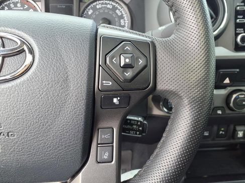 Used 2023 Toyota Tacoma TRD Off-Road w/ TRD Premium Off Road Package image 18