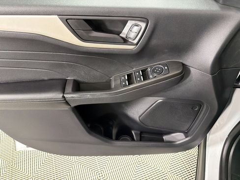 Used 2020 Ford Escape SE image 10