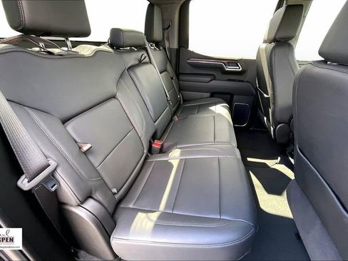 Used 2025 GMC Sierra 1500 SLT image 27