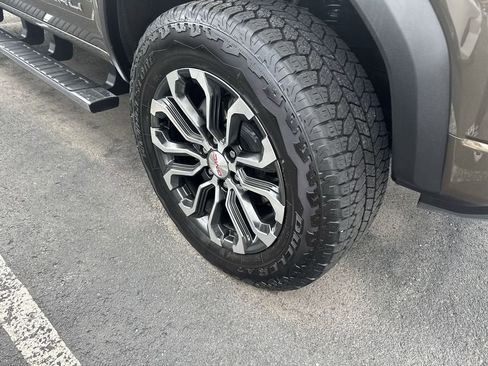 Used 2024 GMC Canyon Denali image 16