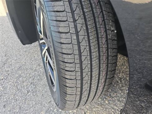 Used 2025 Volkswagen Jetta SE FWD image 27