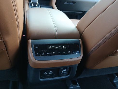 Used 2025 Nissan Pathfinder Platinum FWD image 20
