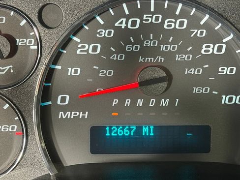 Used 2025 Chevrolet Express 3500 LT w/ LT Preferred Equipment Group RWD image 17