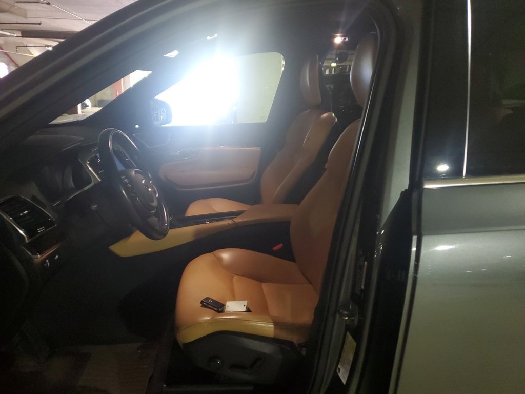 Used 2017 Volvo XC90 T6 Momentum w/ Vision Package AWD/4WD image 10