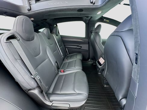 Used 2022 Tesla Model X image 18