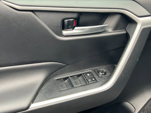 Used 2020 Toyota RAV4 XLE image 12
