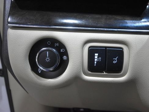 Used 2019 Lincoln MKT AWD image 14