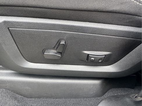 Used 2025 RAM 2500 Big Horn AWD/4WD image 11