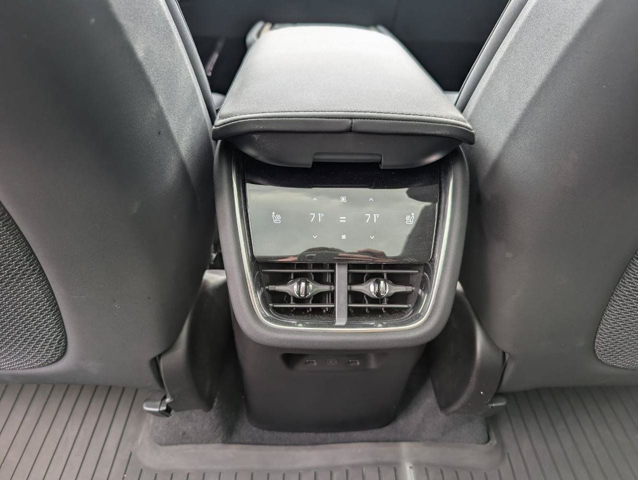 Used 2025 Volvo EX90 Plus AWD/4WD image 12