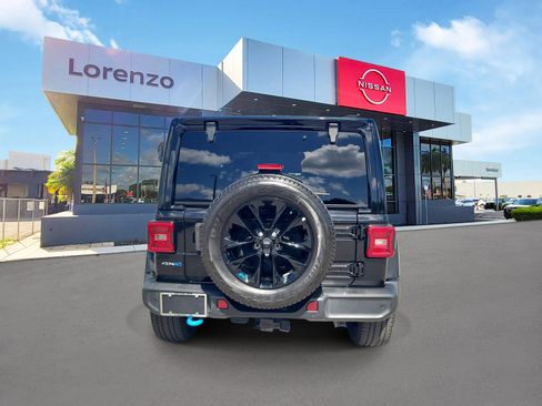 Used 2022 Jeep Wrangler Unlimited Sahara w/ Safety Group AWD/4WD image 6
