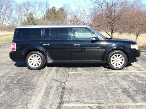 Used 2009 Ford Flex SEL image 2