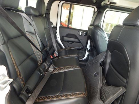 Used 2023 Jeep Gladiator Overland image 16