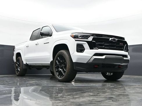 Used 2024 Chevrolet Colorado Z71 w/ LPO, Dark Essentials Package AWD/4WD image 41