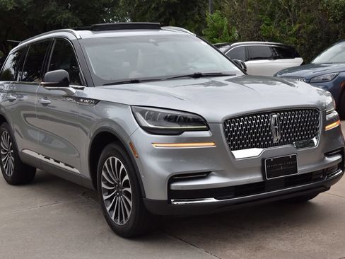 Used 2023 Lincoln Aviator Reserve w/ Equipment Group 201A AWD/4WD image 4