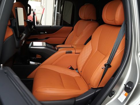 Used 2026 Lexus LX 700h Ultra Luxury AWD/4WD image 17