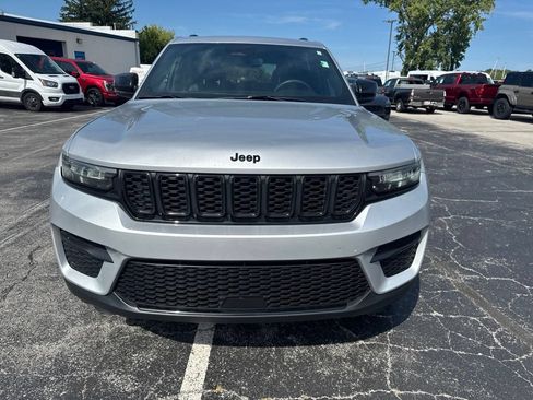 Used 2024 Jeep Grand Cherokee Altitude AWD/4WD image 15