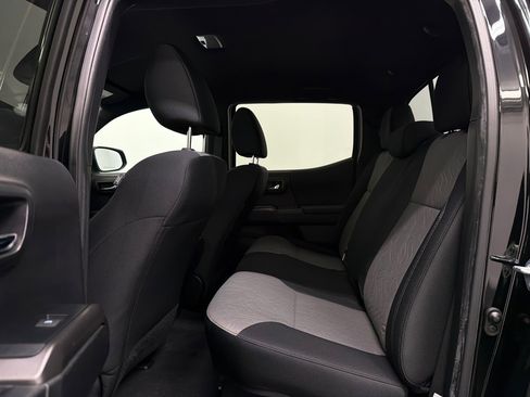 Used 2022 Toyota Tacoma TRD Off-Road image 17