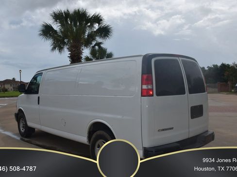 Used 2020 Chevrolet Express 3500 Extended w/ Driver Convenience Package RWD image 8