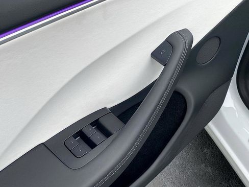 Used 2025 Tesla Model 3 Long Range image 10