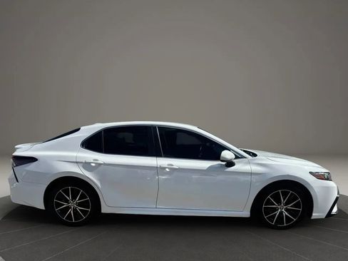 Used 2021 Toyota Camry SE FWD image 6