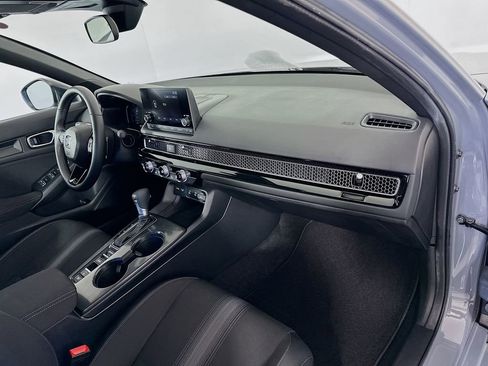 Used 2025 Honda Civic Sport image 27