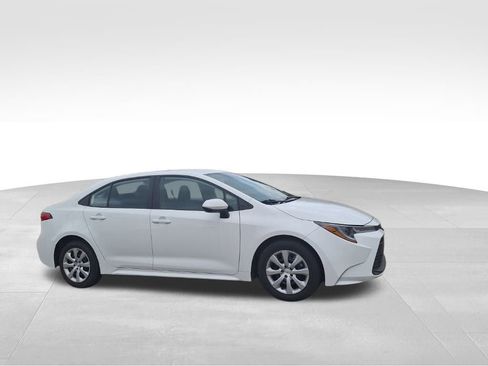 Used 2024 Toyota Corolla LE image 5