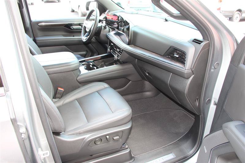 Used 2025 Chevrolet Tahoe LT w/ Comfort Package AWD/4WD image 11