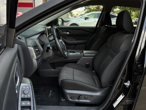 Used 2025 Nissan Rogue SV FWD image 10