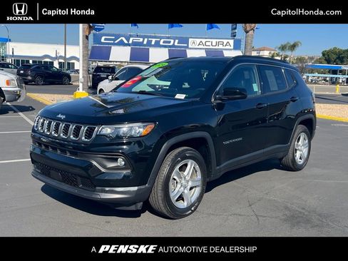 Used 2024 Jeep Compass Latitude w/ Convenience Group AWD/4WD image 1