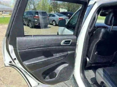 Used 2020 Jeep Grand Cherokee Laredo w/ Quick Order Package 2BN North image 15