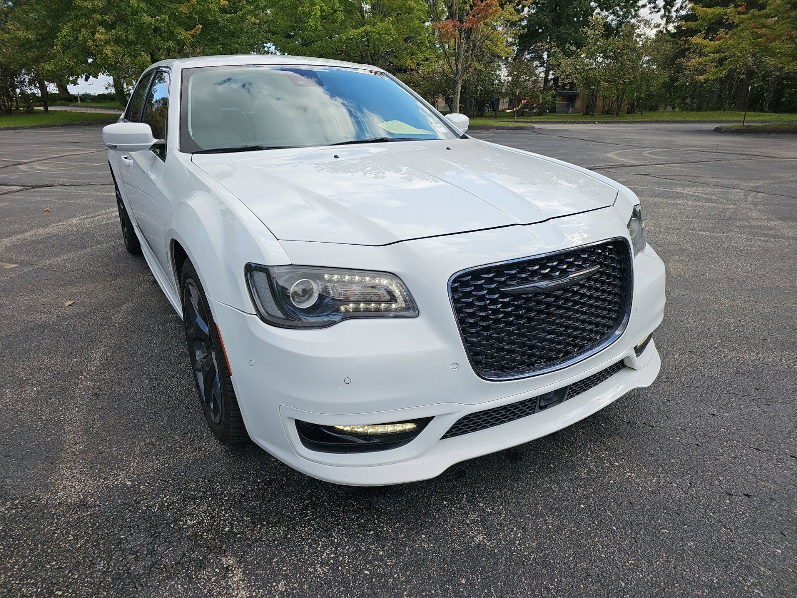 Used 2023 Chrysler 300 Touring L w/ Safetytec Plus Group RWD image 8
