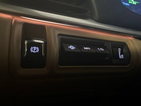 Used 2019 Cadillac XTS Platinum FWD image 21