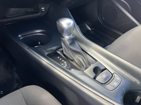 Used 2020 Toyota C-HR LE FWD image 20