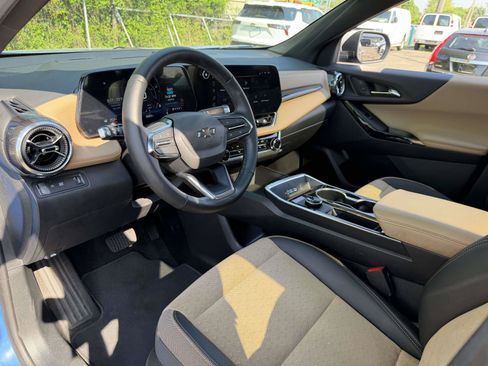 Used 2025 Chevrolet Equinox ACTIV w/ Safety and Technology Package FWD image 14