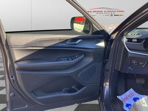 New 2025 Jeep Grand Cherokee L Altitude image 15