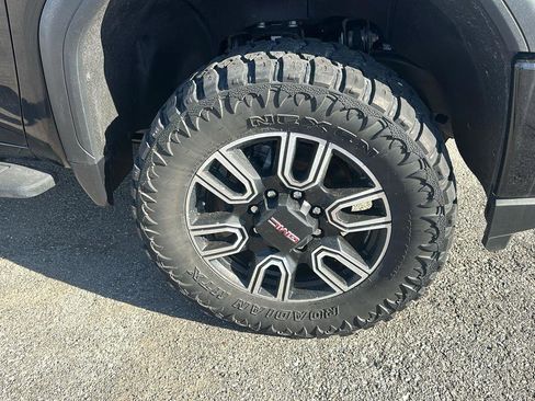 Used 2023 GMC Sierra 2500 AT4 w/ AT4 Premium Plus Package image 3