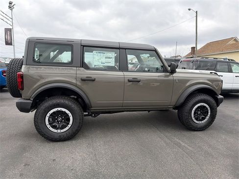 New 2025 Ford Bronco 4-Door w/ Sasquatch Package image 3