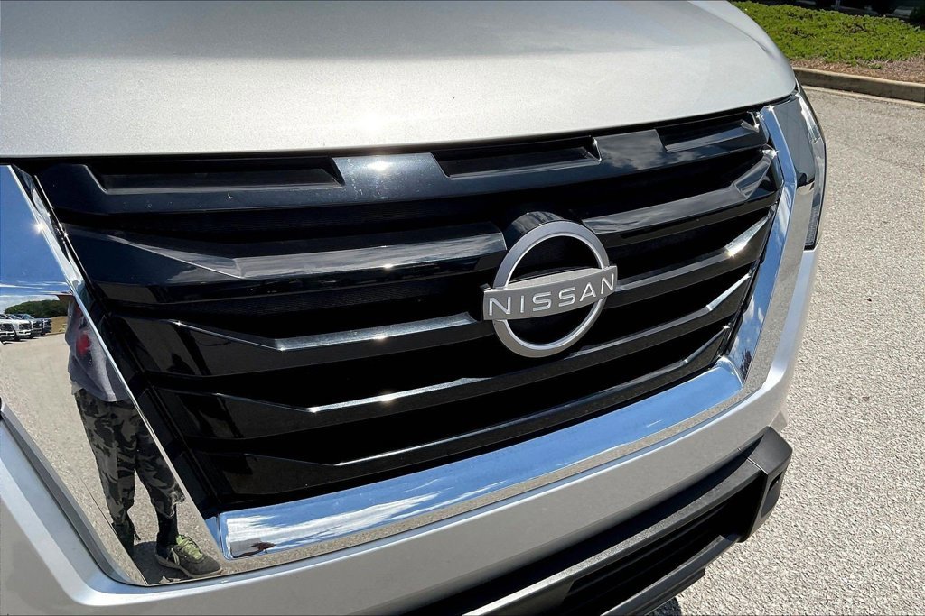 Used 2025 Nissan Pathfinder SV FWD image 33