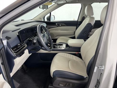 Certified 2025 Kia Carnival SX w/ SX Dark Edition Package FWD image 5