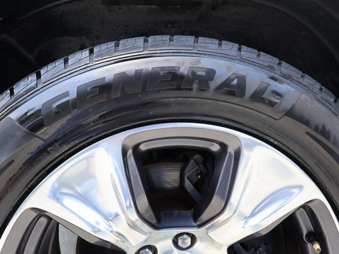 Used 2019 RAM 1500 Laramie AWD/4WD image 29