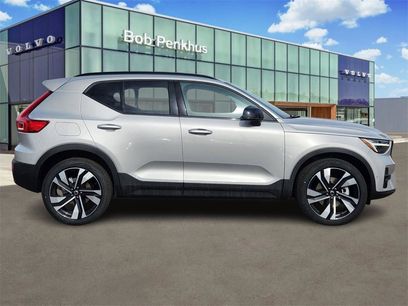 New 2025 Volvo XC40 B5 Ultra w/ Climate Package