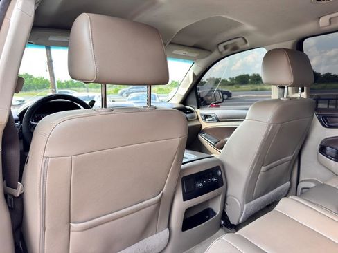Used 2018 Chevrolet Suburban LT RWD image 15