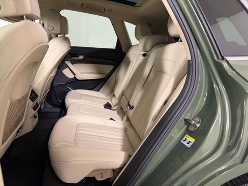 Used 2023 Audi Q5 2.0T Premium w/ Convenience Package image 21