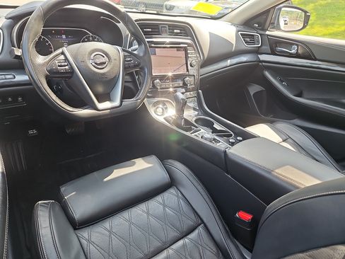 Used 2023 Nissan Maxima Platinum w/ Sport Mat Group FWD image 3
