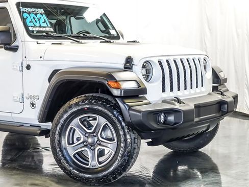 Used 2021 Jeep Wrangler Unlimited Sport AWD/4WD image 3