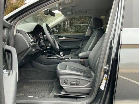 Used 2023 Audi Q5 2.0T Premium w/ Convenience Package image 9