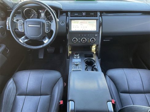 Used 2018 Land Rover Discovery SE image 16