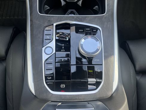 Used 2026 BMW X5 xDrive50e w/ Executive Package image 28