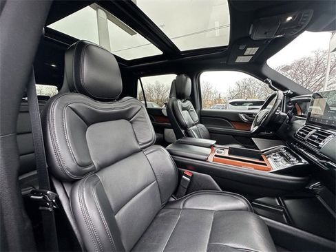 Used 2019 Lincoln Navigator L Reserve image 36